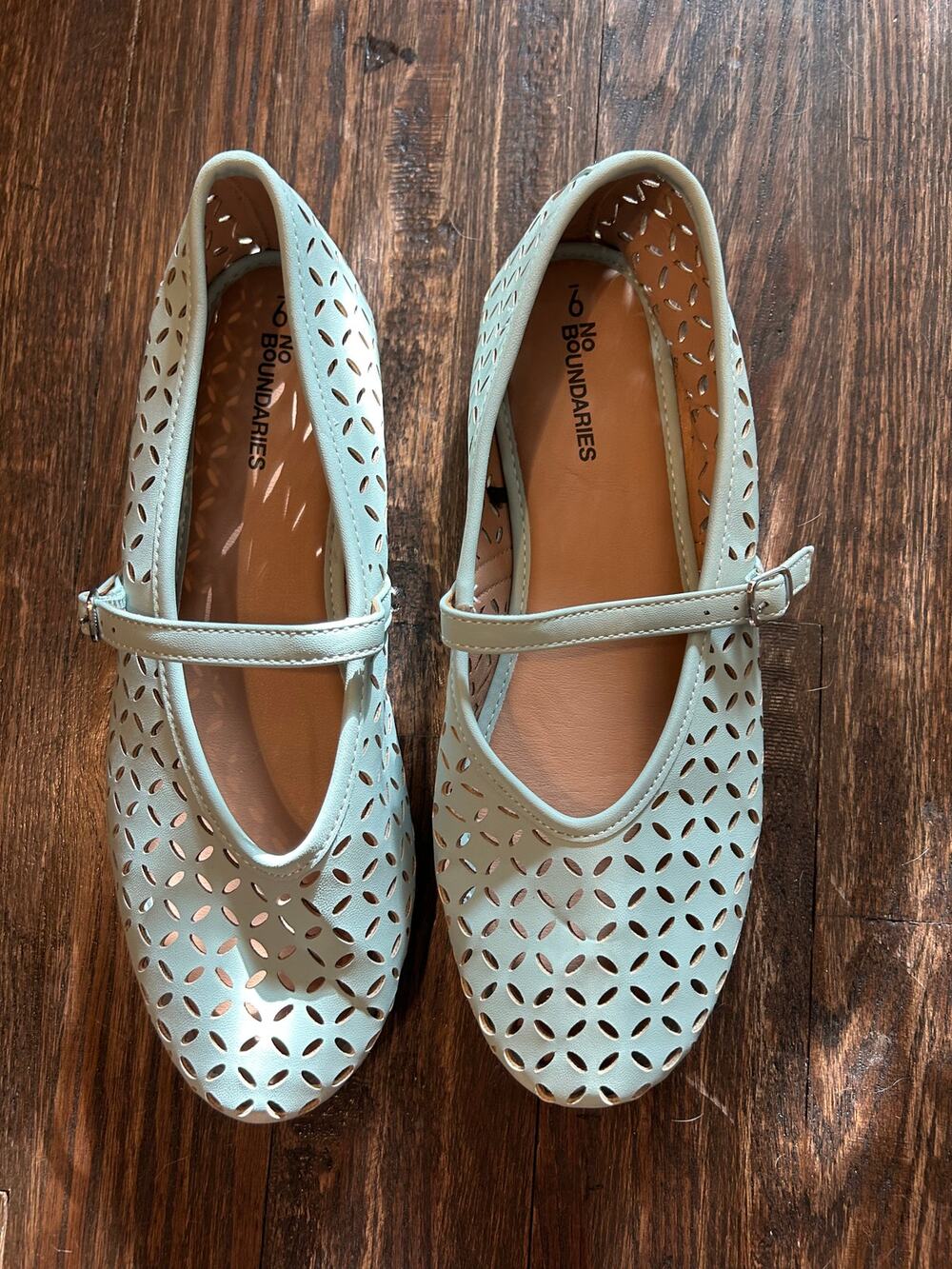 Adorable no Boundaries Eggshell Blue Flats Size 9 NWOT